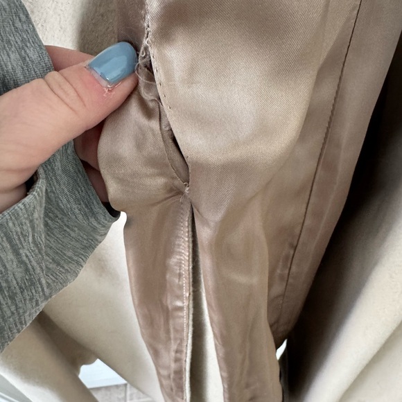 Marvin Richard’s Fur Coat - Picture 7 of 9